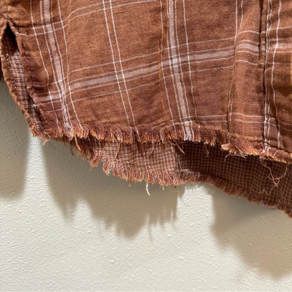 Hem & Thread Raw Edge Button Down - Picture 5 of 10